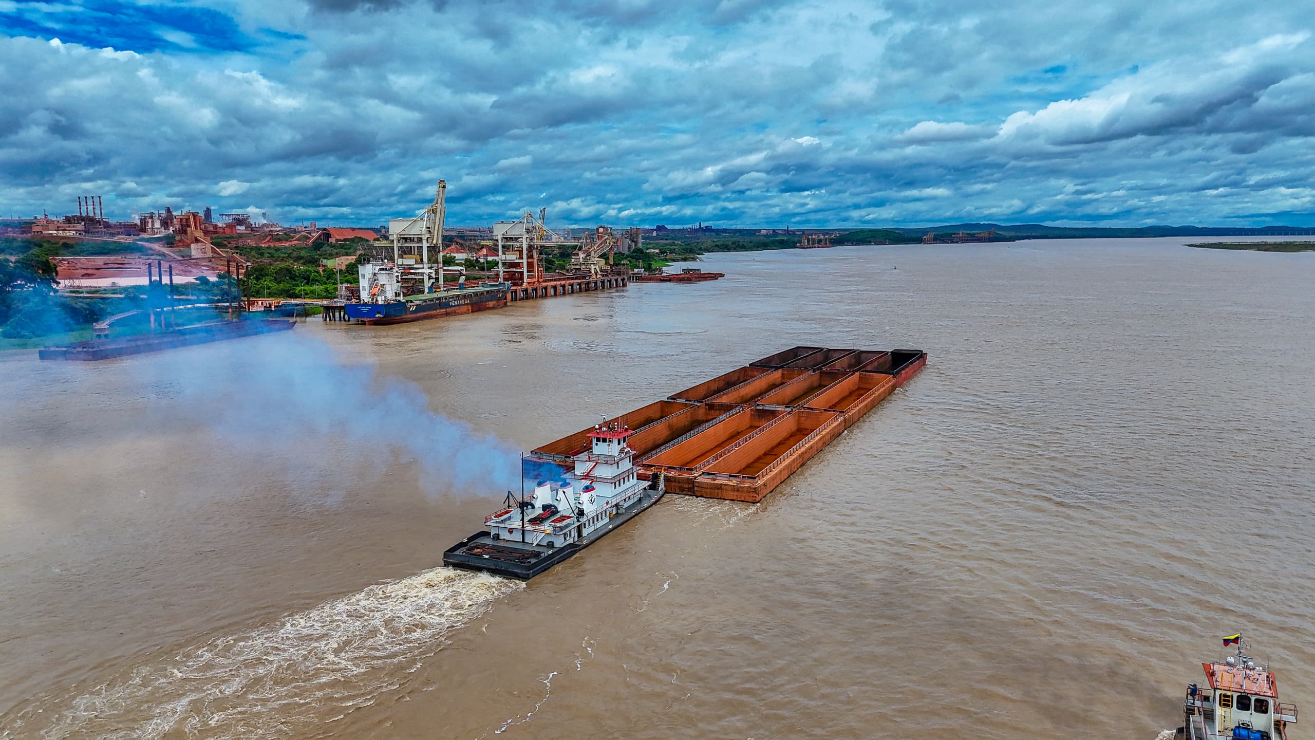 Se pone en marcha la temporada de Zafra de Acarreo de Bauxita 2026 con el zarpe del M/E Caura