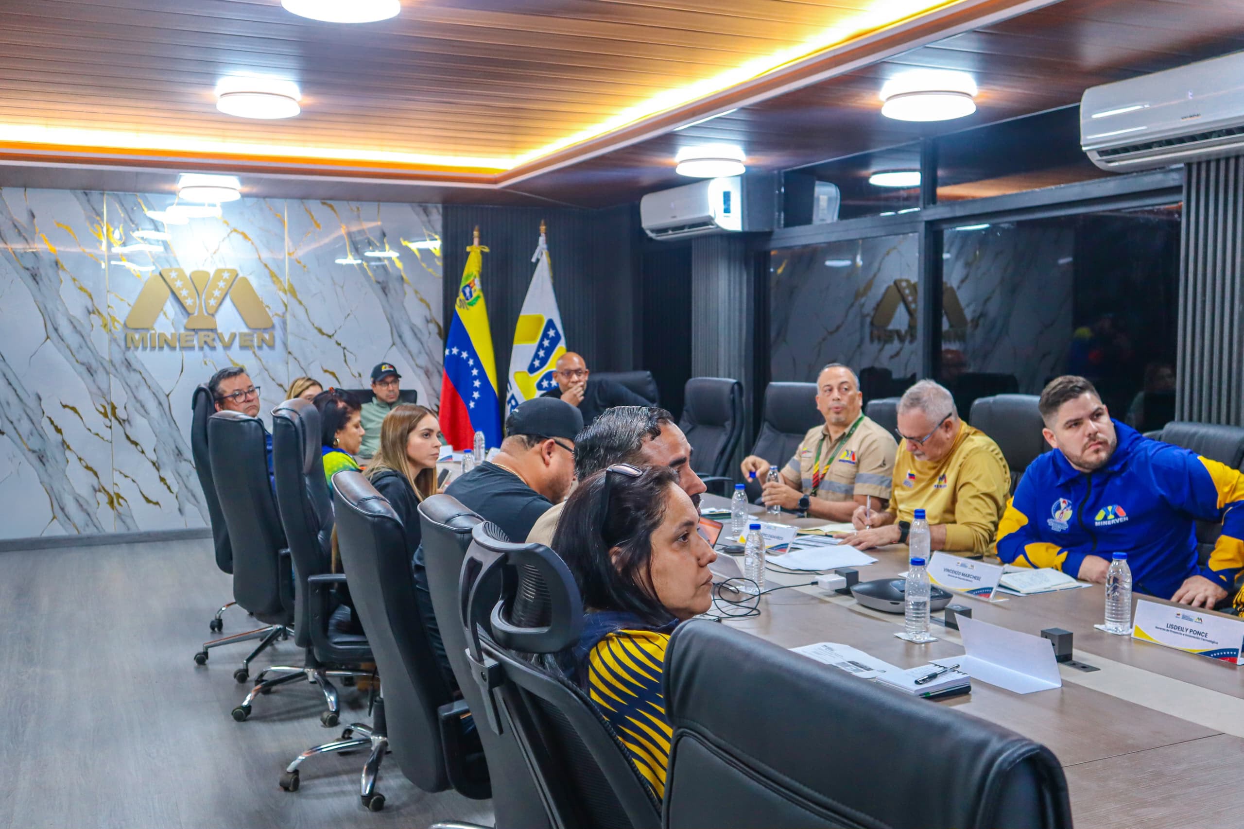 Ministro Héctor Silva lidera reunión estratégica de planificación, seguimiento y control en Minerven